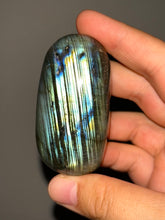 Load image into Gallery viewer, Labradorite Palmstone NEW!
