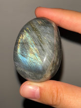 Load image into Gallery viewer, Labradorite Palmstone NEW!

