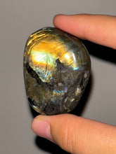 Load image into Gallery viewer, Labradorite Palmstone NEW!
